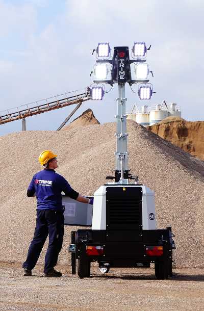 An opeartor is lifting the automatic mast of a X-Eco Lighting Tower