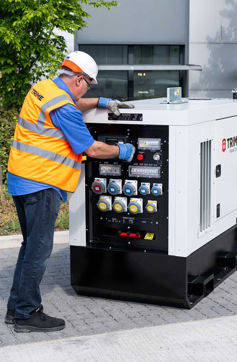 an operator is managing a trime hybrid power generator