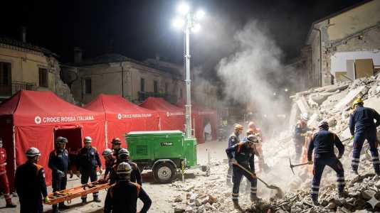 a Trime X-Hybrid mobile providing light during an emergency operation